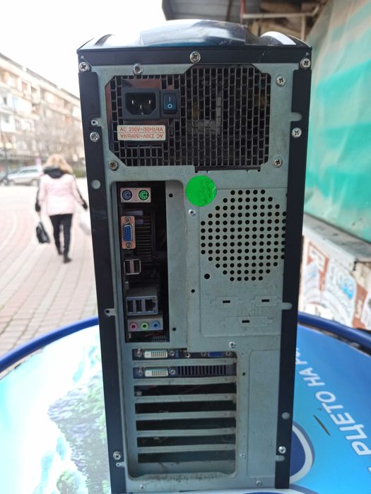 Продавам Перфектен Компютър с Монитор