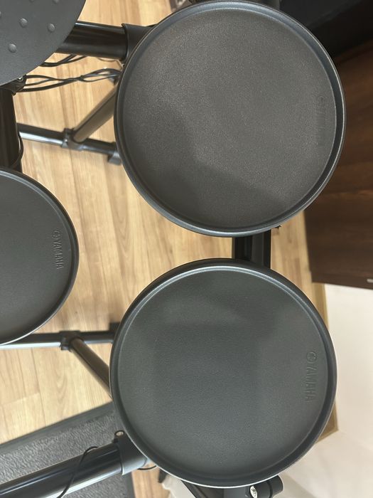 Ofer spre vanzare set de tobe electronice Yamaha DTX430, stare perfect