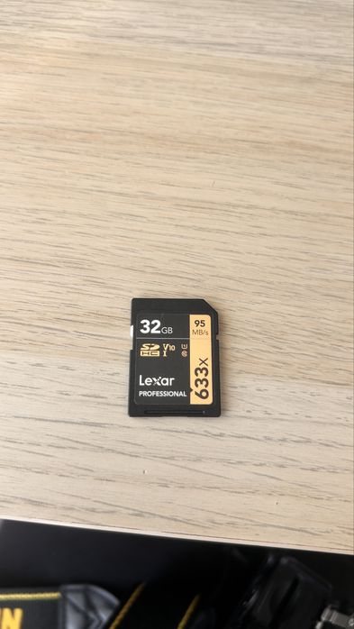 Nikon D3100 с китов обектив и аксесоари