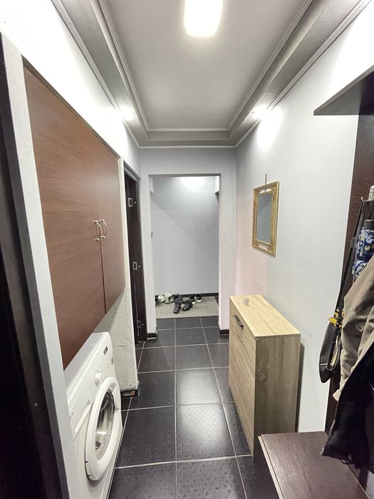 Apartament cu trei camere , zona Nufarul