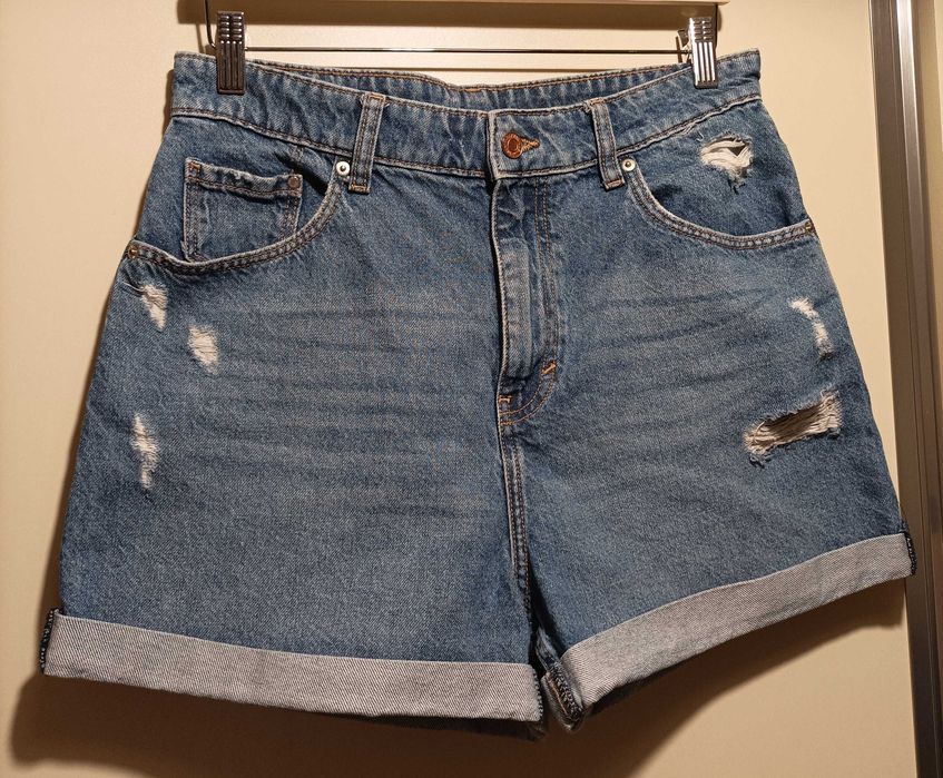 Pantaloni scurti H&M, mar.42, jeans/blug albastru