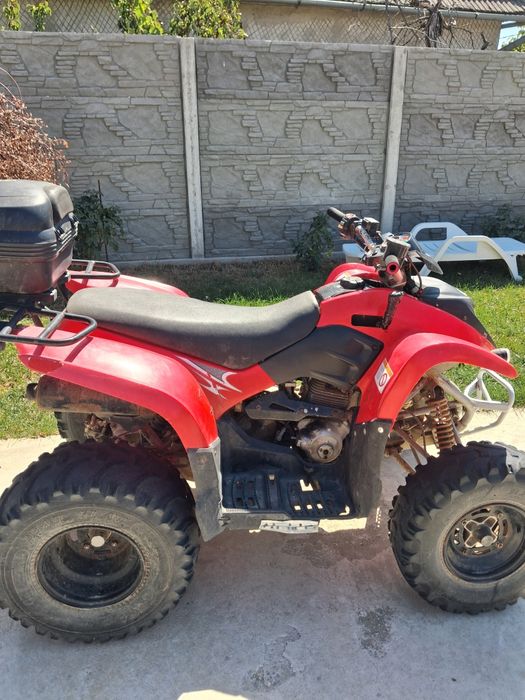 Vând polaris atv