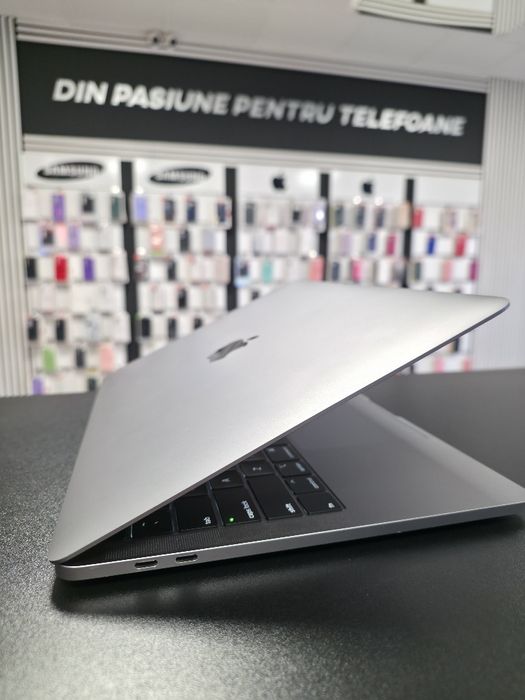 MacBook Pro / i5 / TouchBar / DeluxGSM