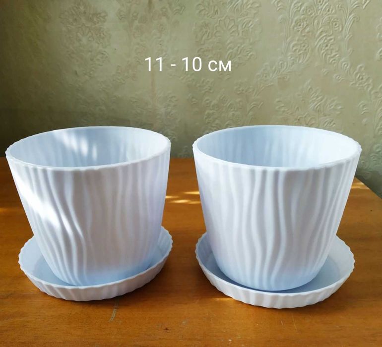 Продаю белые горшочки для цветов ( 5 штук )