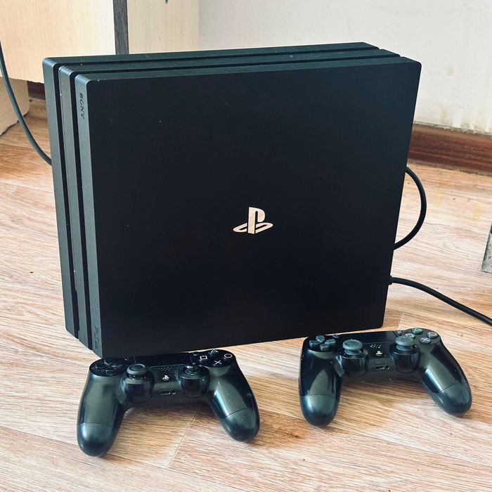 Продам ps 4 pro на 1тб