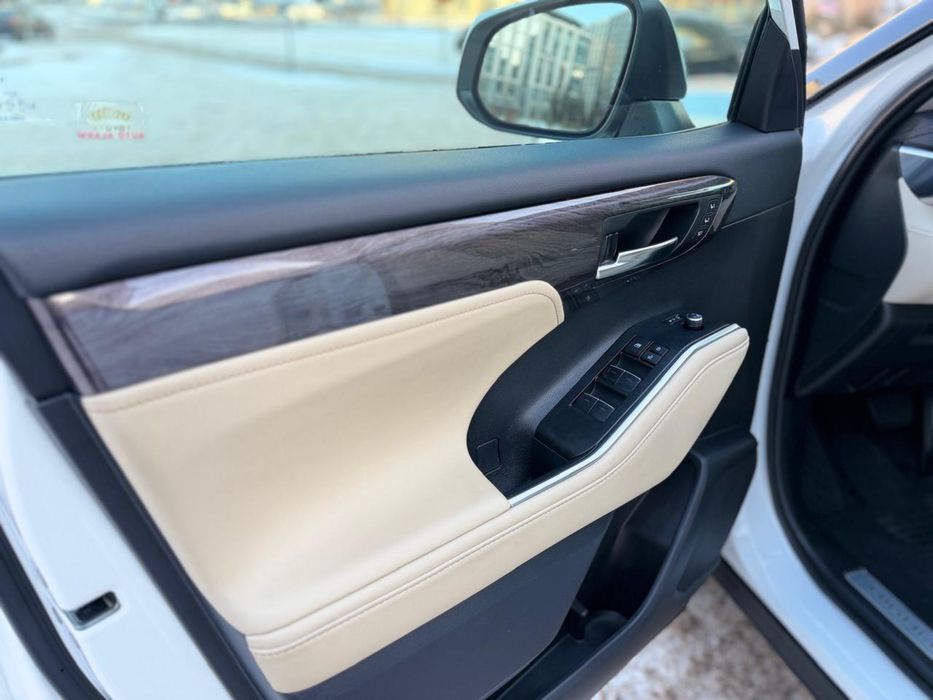 Toyota highlander gibrid 2024 года