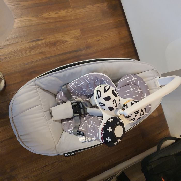 Електрическа бебешка люлка mamaRoo 5.0 + подарък подложка