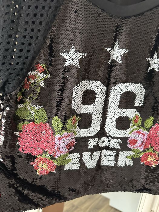 Ефектна пайетена блуза