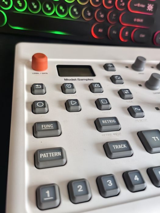 Elektron Model Sample