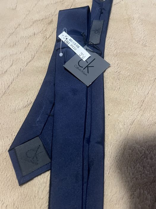 Vând cravata Calvin Klein originală!
