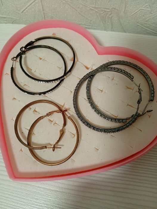 Отдам даром женские вещи