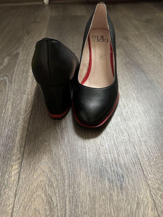 Продам туфли новые. Размер 38