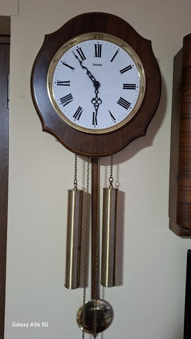 Ceas vechi de perete cu pendul și greutăți, Hermle