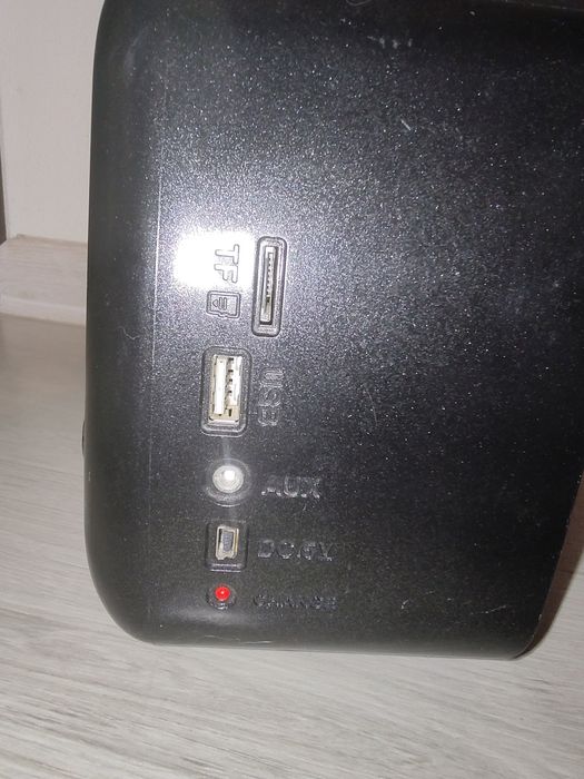 Aparate radio . Unul cu USB