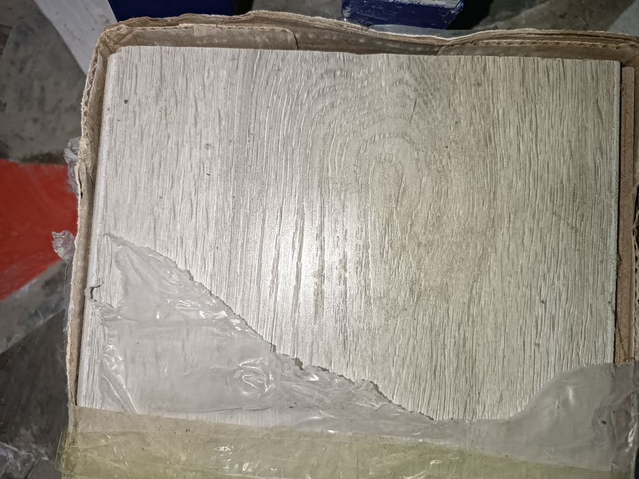 Продам остатки Ламината,  Плитка керамогранит