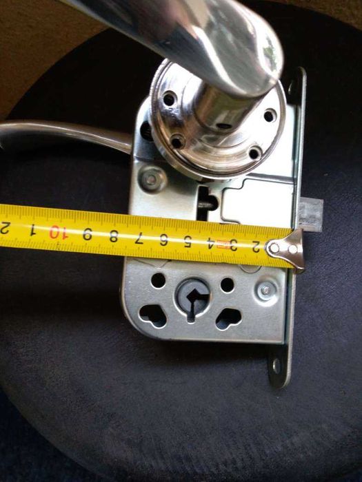 Брава за врата--