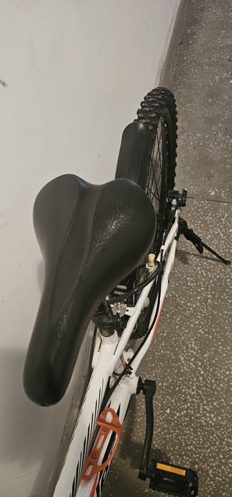 Bicicleta aproape noua