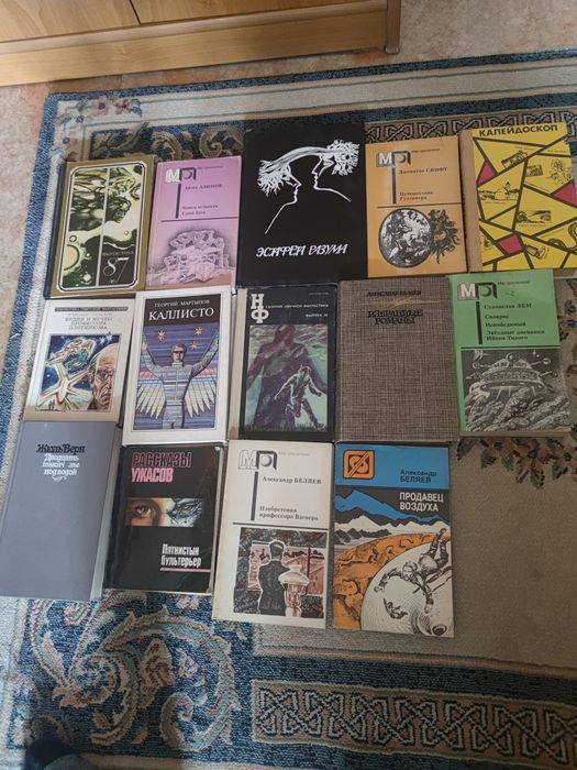 Продам книги жанра фантастика.