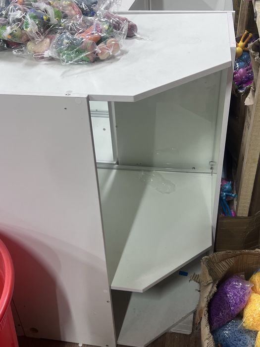 Продам полки обычные 9шт, угловые 4шт