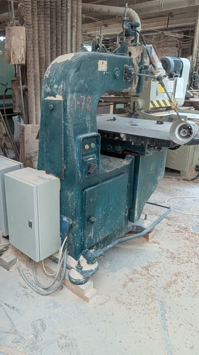 Masina de frezat cu ax superior