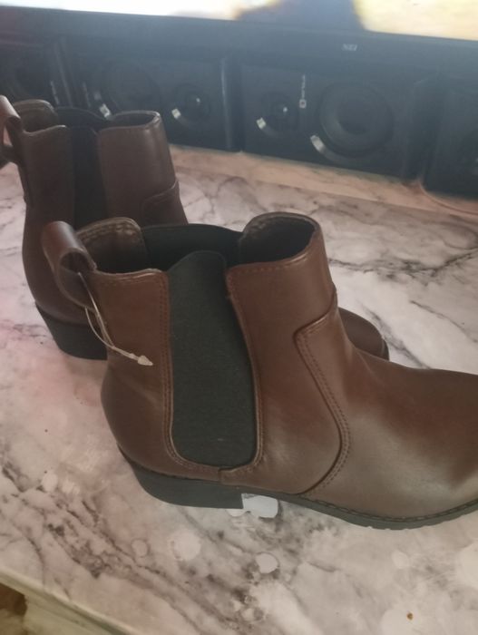 Ghetuțe H&M  noi cu eticheta