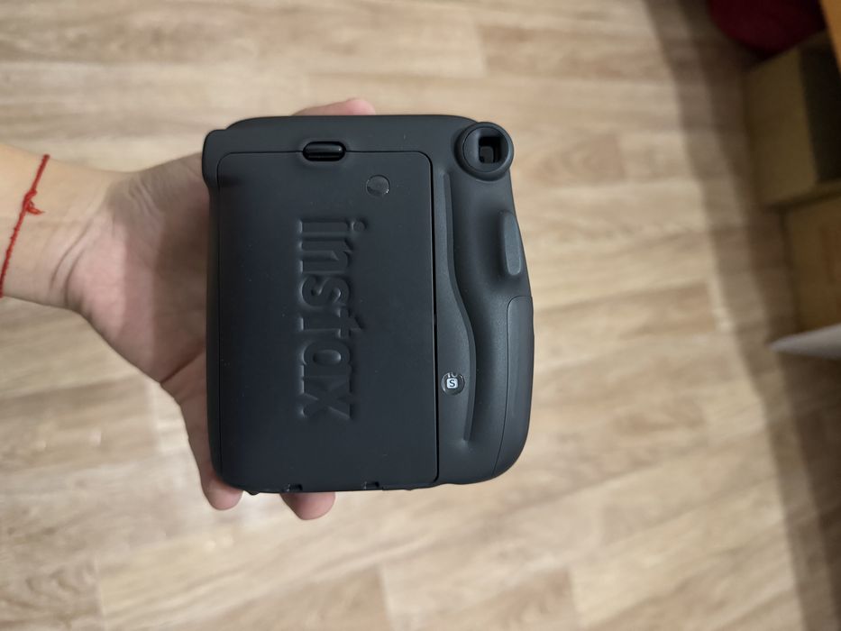 Instax mini 11  продам срочно!