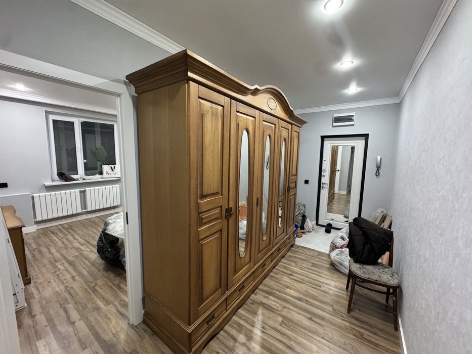 Продам деревянный спальный гарнитур