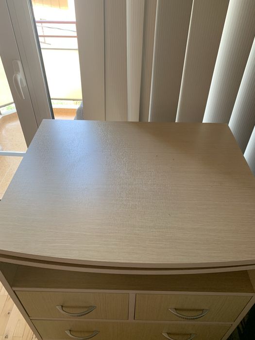 Шкаф с въртяща се поставка