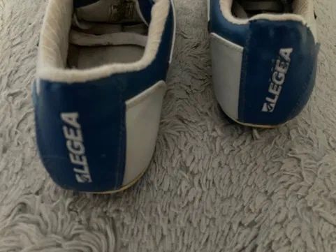 Adidasi fotbal legea