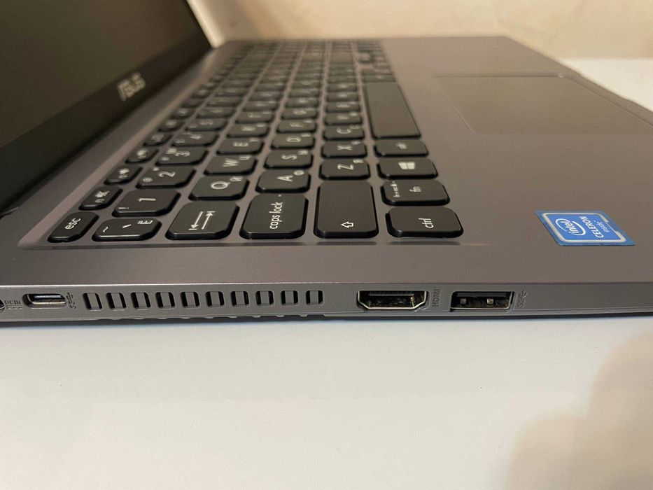 Asus X515m  Celeron 4020 4Gb Ram 240Gb ssd