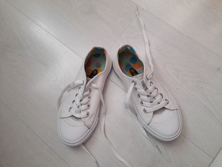 Бели детски кецове 30номер! Спешно и изгодно!