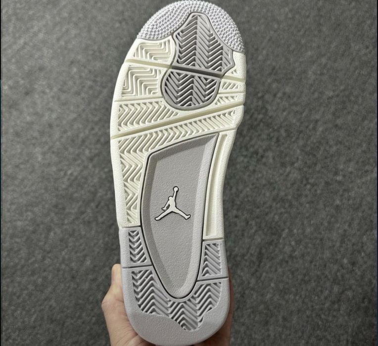 Nike Air Jordan 4 "Frozen Moments