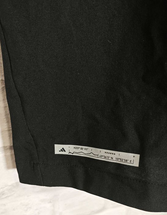 Adidas Slim fit Windbraker Оригинална мъжка грейка размер L