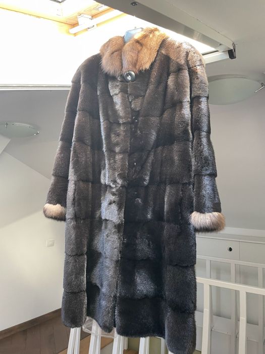 Haina de nurca maro blana naturala