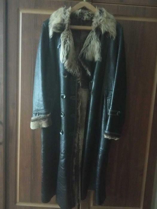 Женское кожаное пальто с натуральным мехом