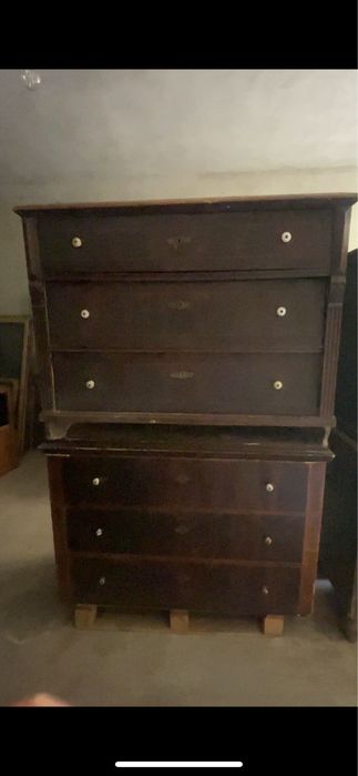 Mobilier din lemn masiv vechi – comode