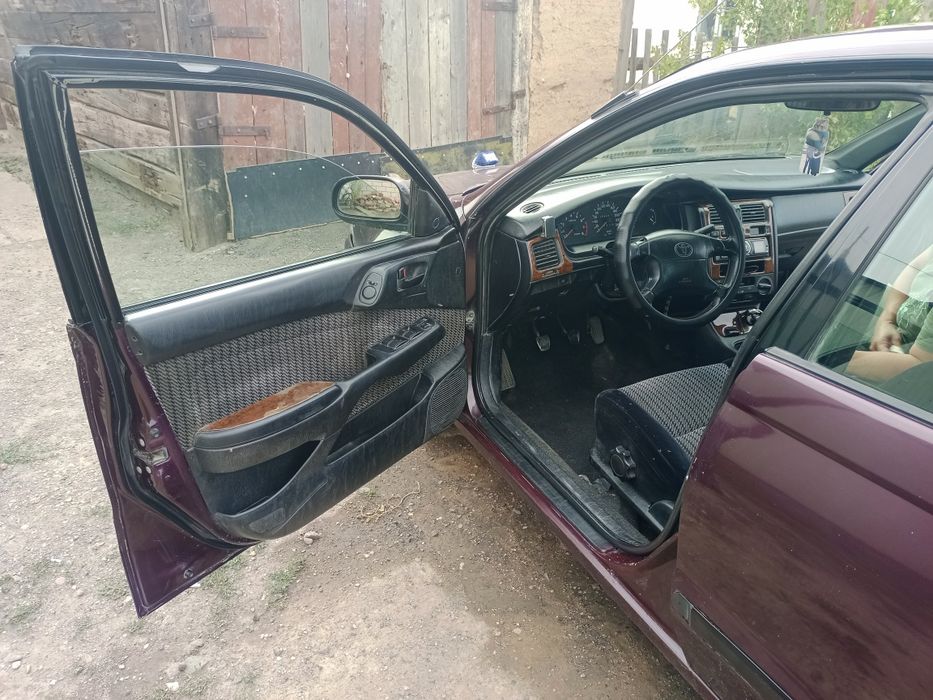 Тойота Карина е продам или обмен