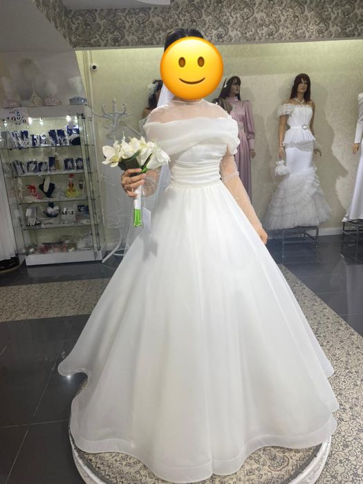 Той көйлегі сатылады!