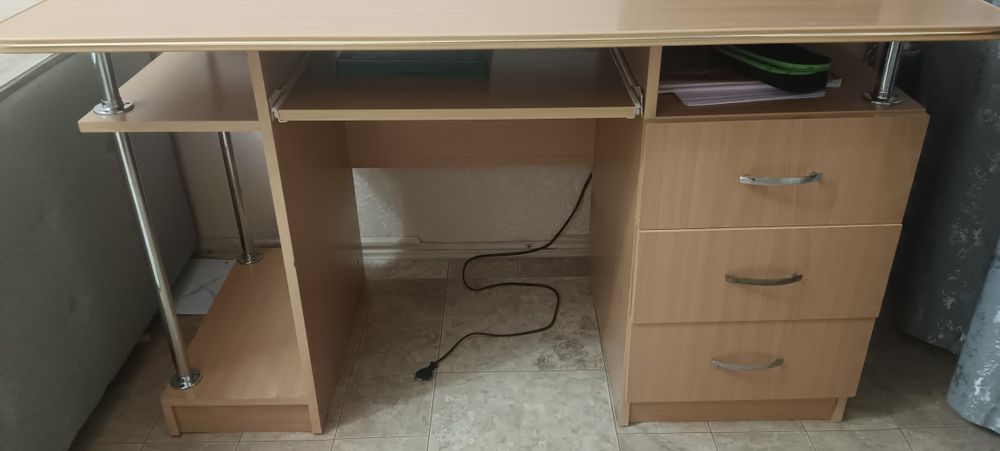 Продам стол для компьютера