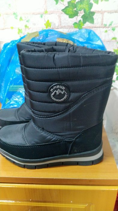 Продам зимнюю обувь на мальчика