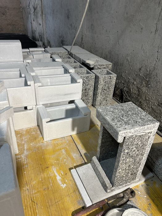 Capace-Placaj-Cadru-Glafuri Granit*Ghivece*Felinare*Scris funera