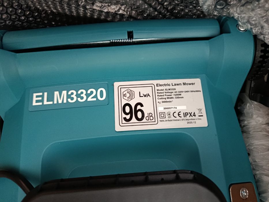 mașină de tuns iarbă Makita ELM3320 nouă în cutie