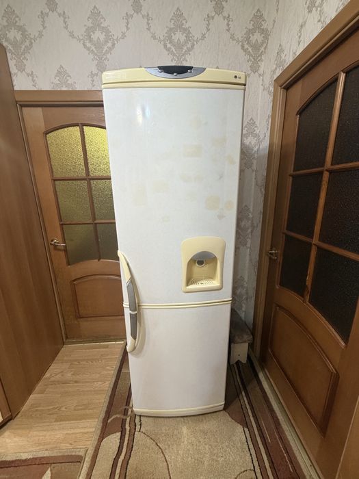 Продам Холодильник LG