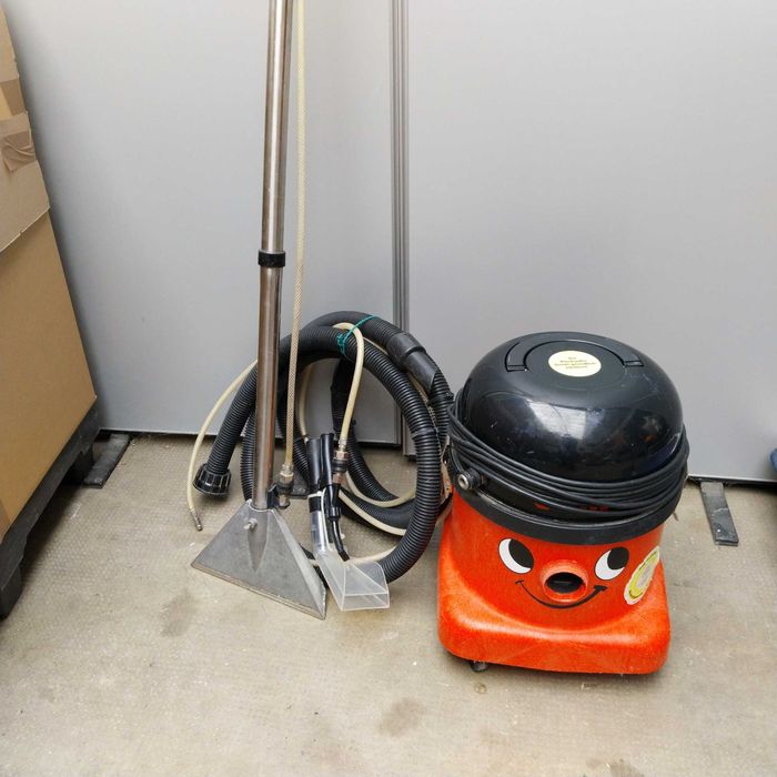 НАЙ ДОБРАТА ОФЕРТА Перяща прахосмукачка екстрактор Numatic Charly