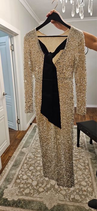 Вечернее белое платье обшитое паэтками