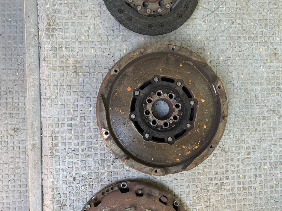 Съединител с маховик за Toyota avensi 2 2.2D-cat 177