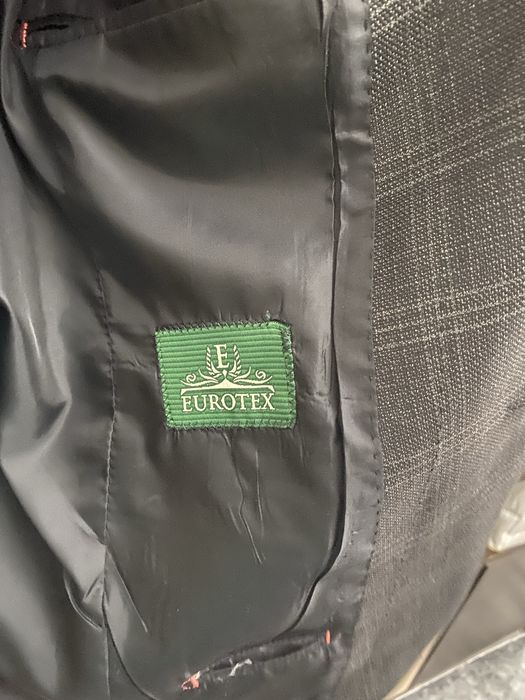 Продам костюм тройка новый