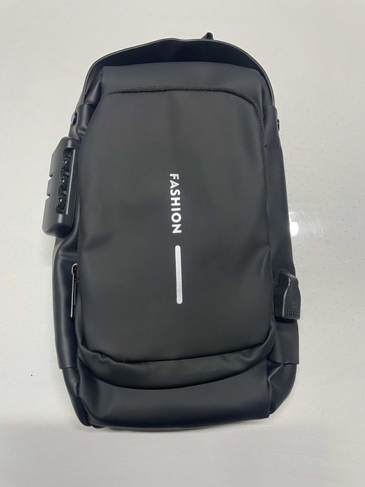 Чанта за през рамо с USB поддръжка за зареждане