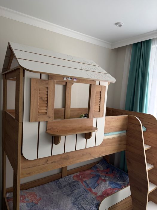 Двухъярусная детская кровать