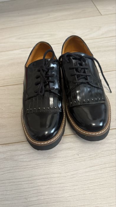 Продам обувь из лаковой кожи
